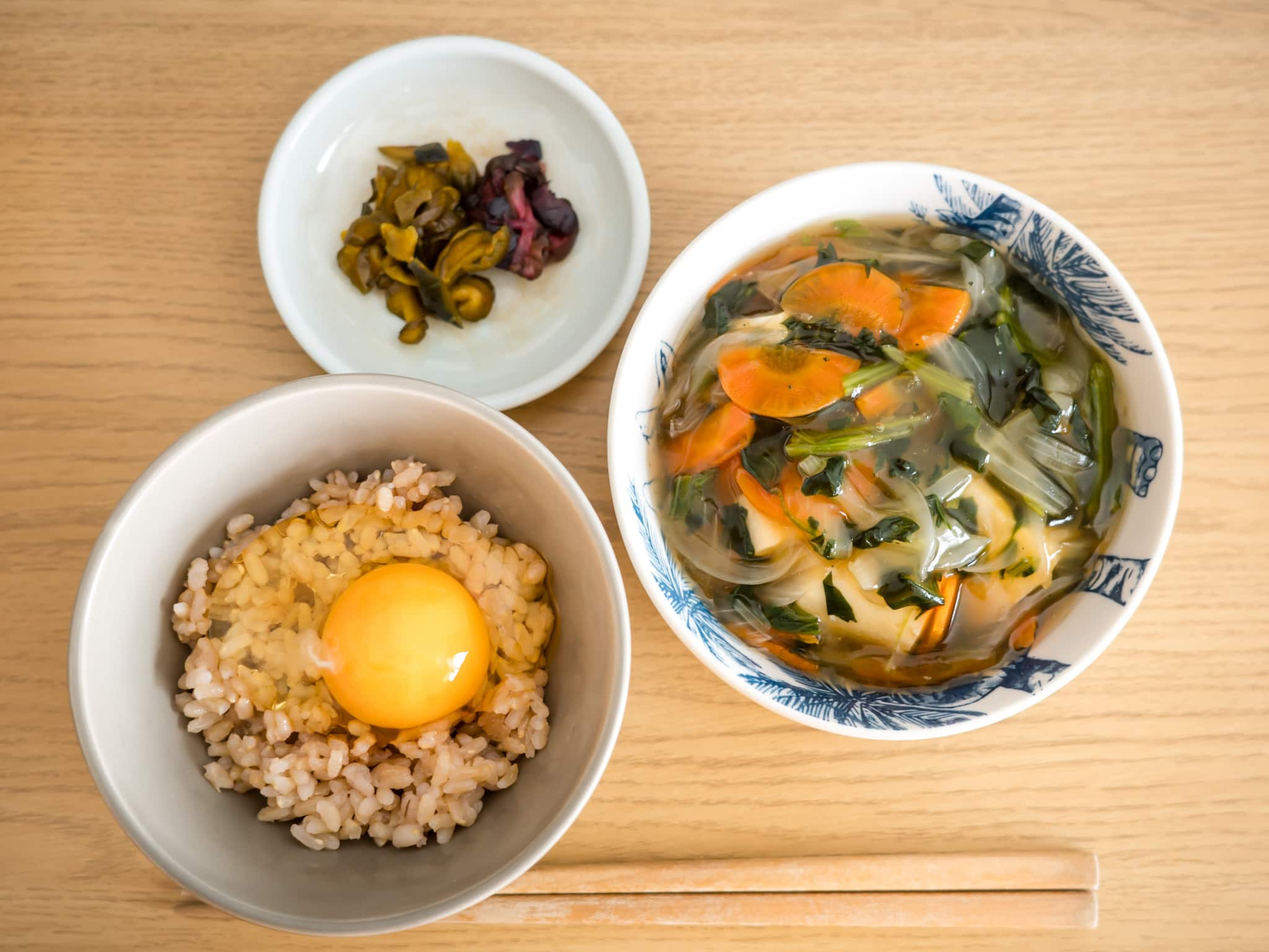 昼ごはん（卵かけご飯 木綿豆腐の野菜あんかけ しば漬け）