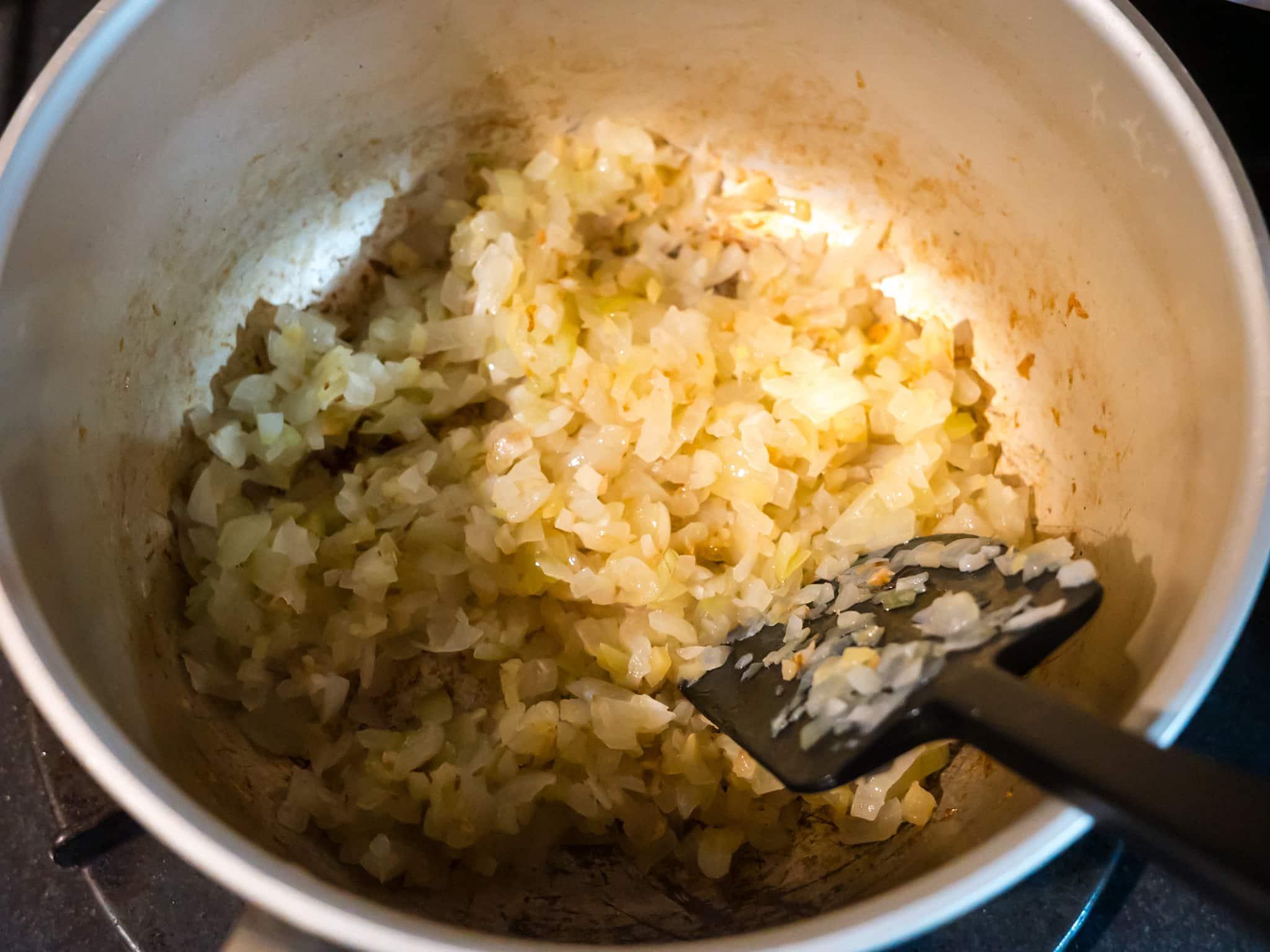 スパイスカレー作り 玉ねぎ炒める