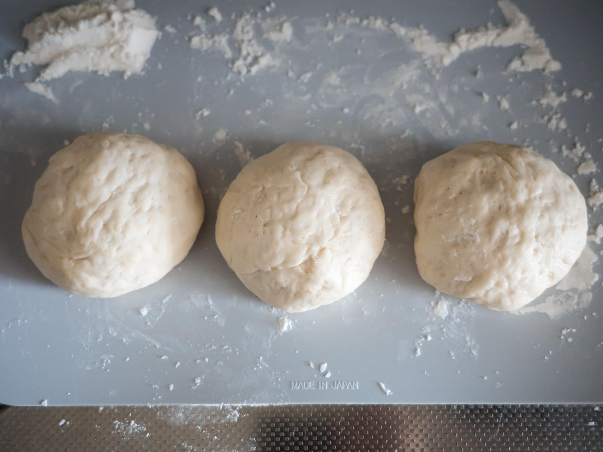 ベーコンエピの生地、３等分して二次発酵