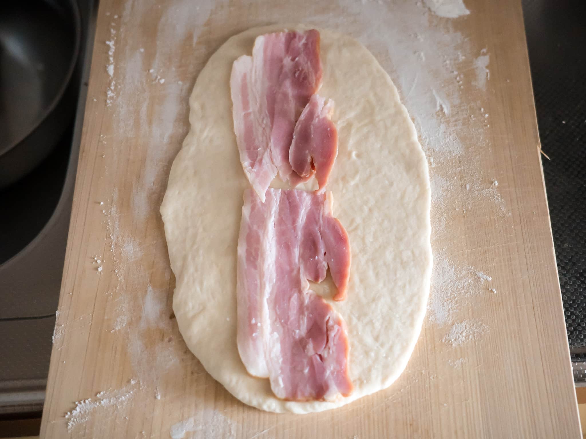 ベーコンエピ、ベーコンのせる