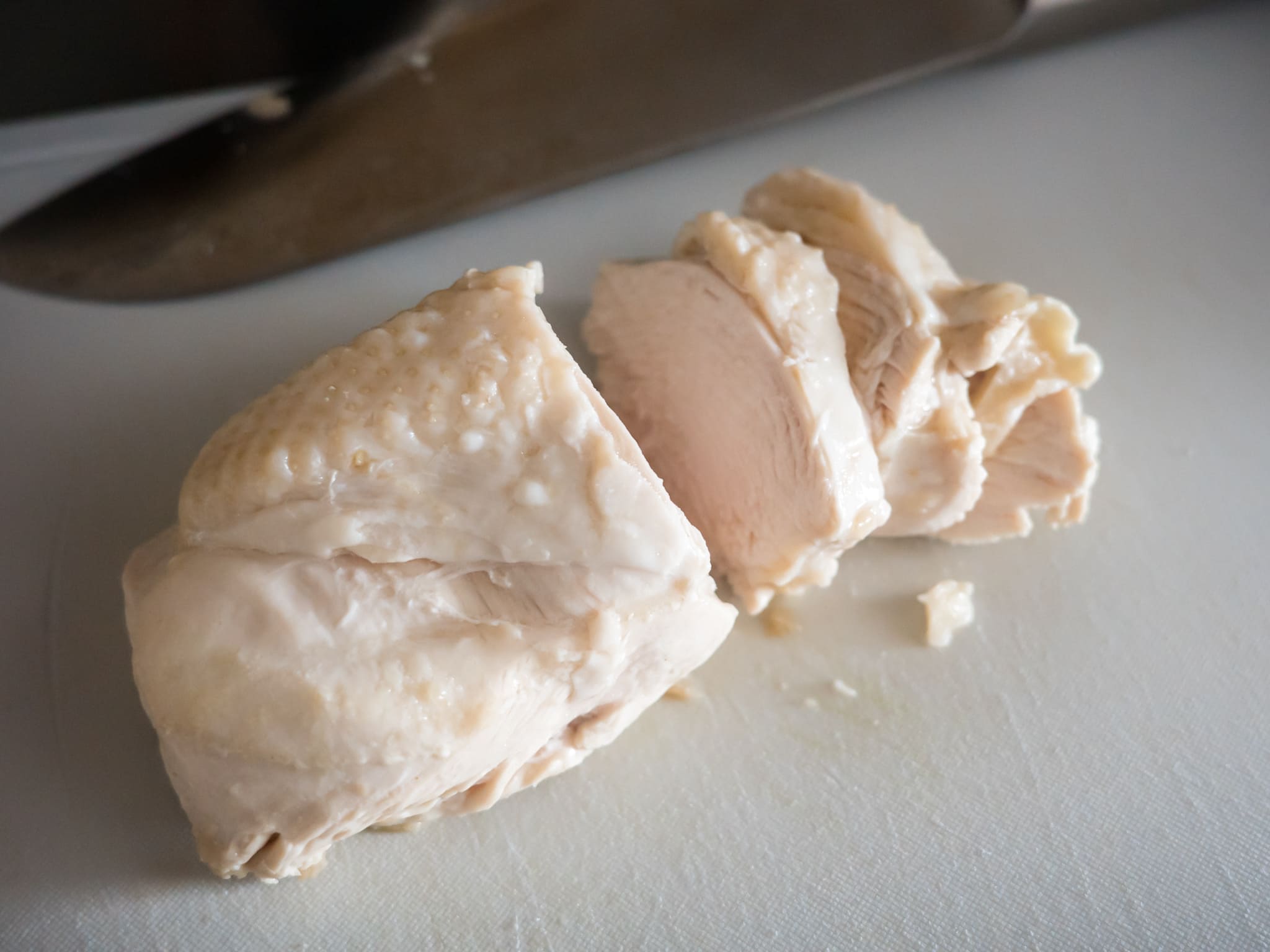 カオマンガイ 鶏肉を切る