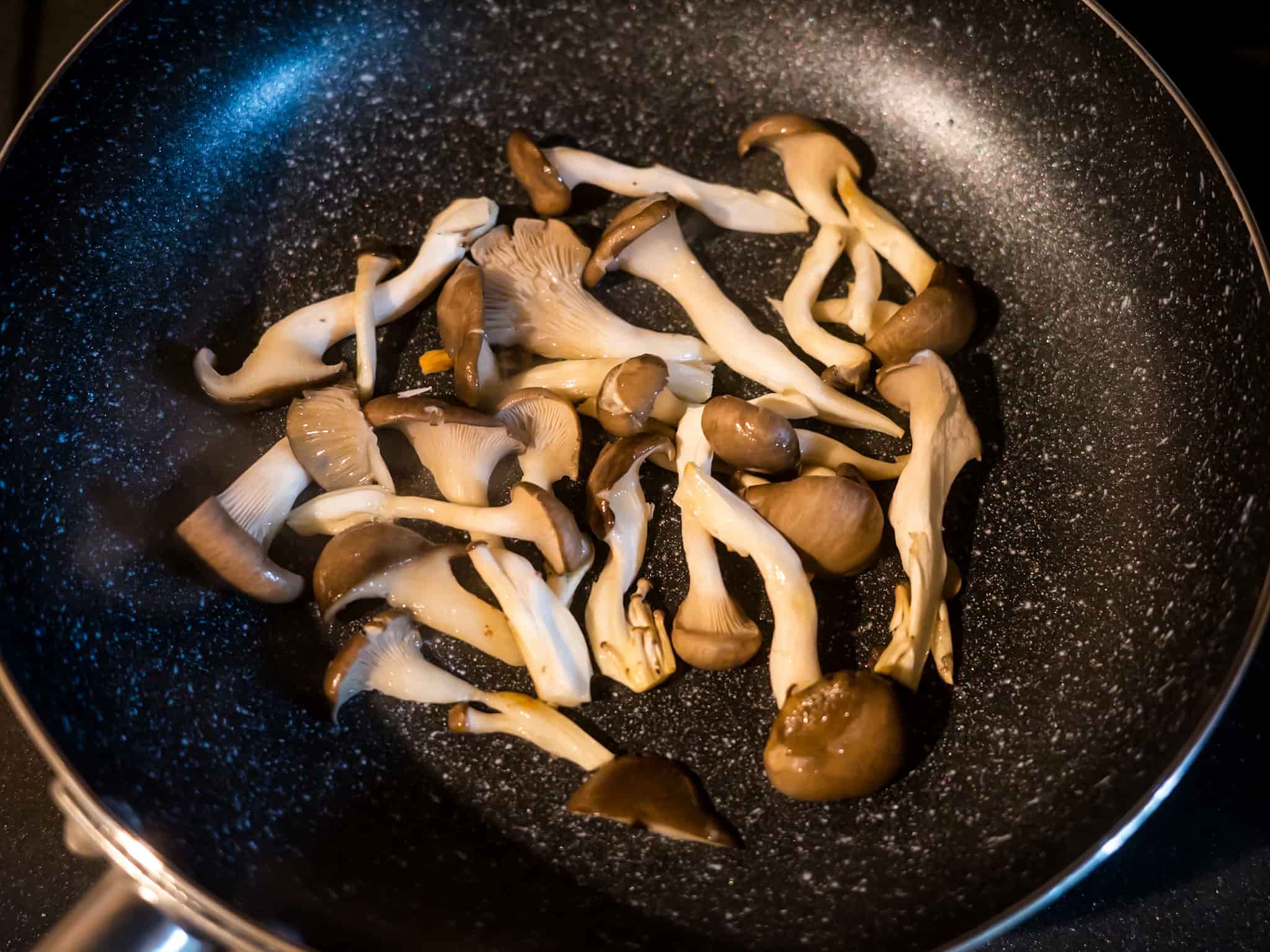 ひらたけ on フライパン